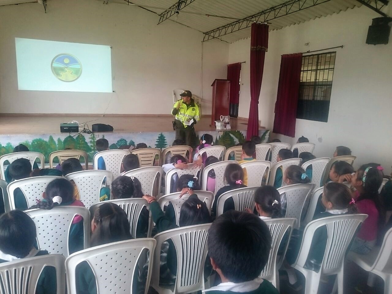 policia-fortalece-valores-para-la-convivencia