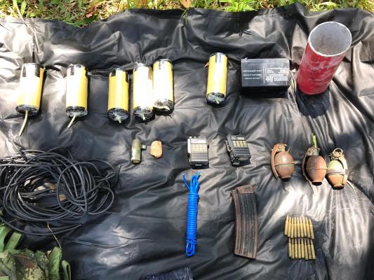 Policía-y-Ejército-hallaron-abandonado-arsenal-de-guerra-y-elementos-de-intendencia3