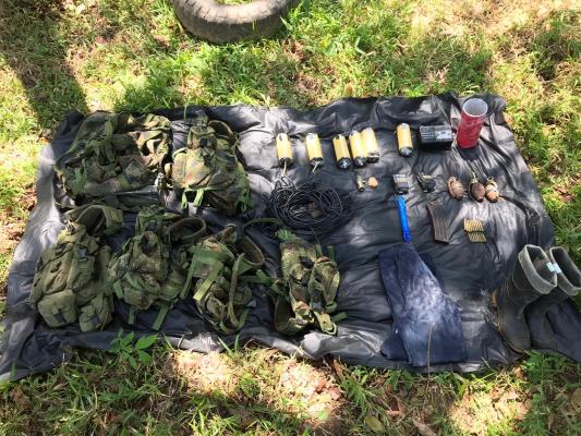 Policía-y-Ejército-hallaron-abandonado-arsenal-de-guerra-y-elementos-de-intendencia4