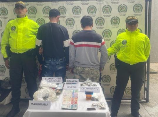 Policía allanó tres viviendas y capturó a dos presuntos expendedores de alucinógenos en Lejanías, Meta 