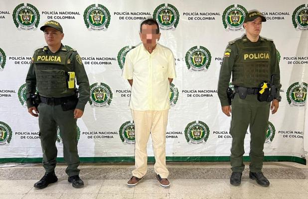 Policía captura en flagrancia un hombre por actos sexuales abusivos.