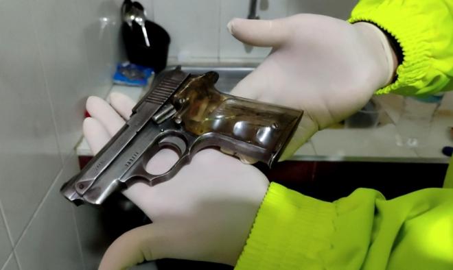 20 personas capturadas-policías custodiando