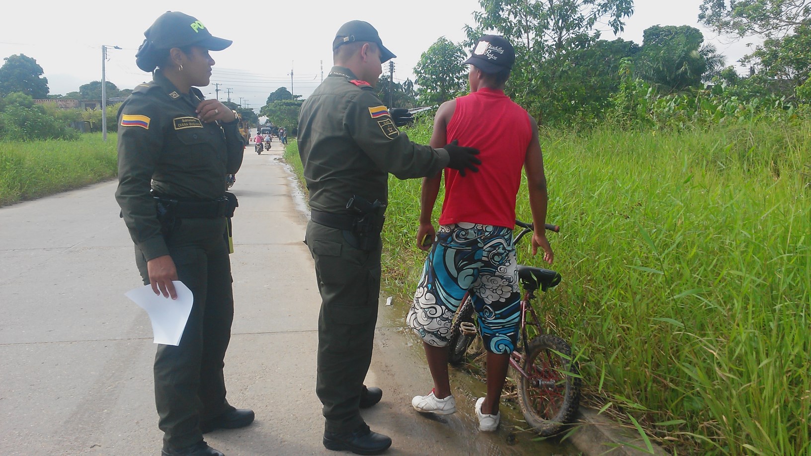 A través de la emisora institucional 98.9 fm  se difunden los números telefónicos  