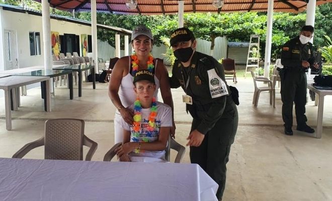 Policía de infancia y adolescencia cumple los sueños de un adolescente en Urabá3