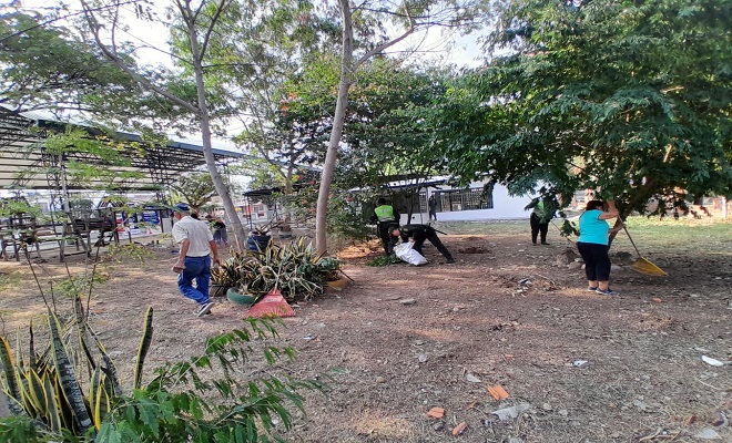 Policía de la mano con la comunidad