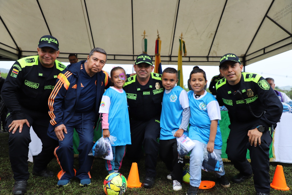 Policía en Caldas realiza el lanzamiento de la escuela de fútbol “Estrellas Policiales Santagueda"