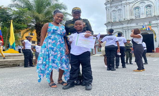 Policía graduó a 12 niños, niñas y adolescentes de Tadó como cívicos infantiles y juveniles