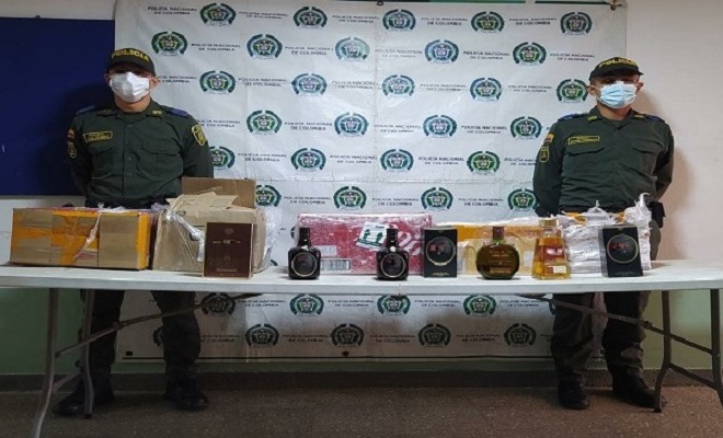 07 cajas de licor de diferentes marcas incautadas