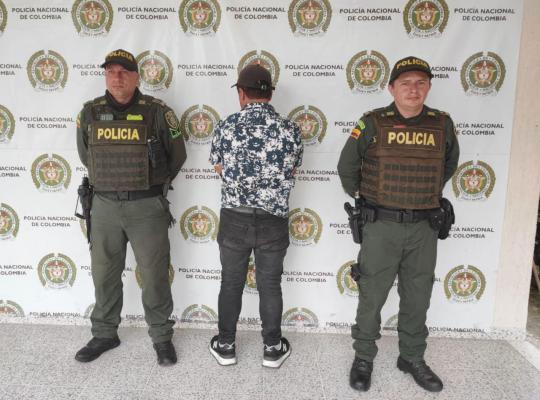 Policía Meta capturó a sujeto que fue sorprendido agrediendo físicamente a un canino sin hogar 