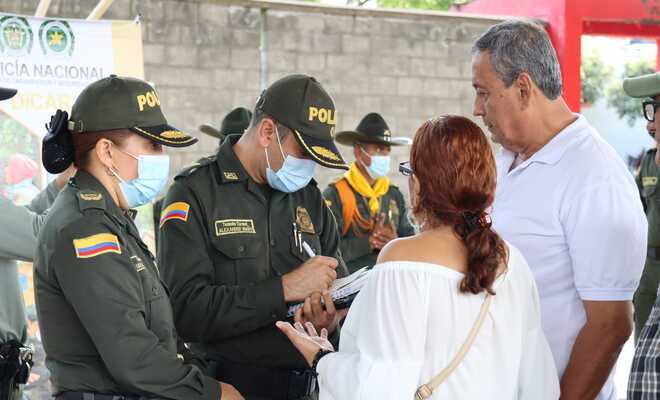 Policía Metropolitana de Neiva, continúa con su programa "cuéntele al comandante" 