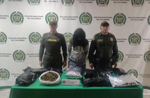 Policía Nacional captura en flagrancia a una mujer por el delito de tráfico de estupefacientes