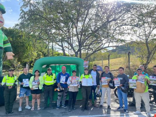 Policía Nacional realiza campañas de seguridad vial en el Peaje Neiva