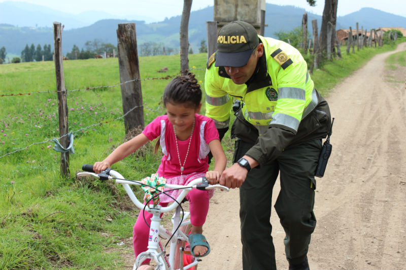 policias-bicicletas-ninos-boyaca
