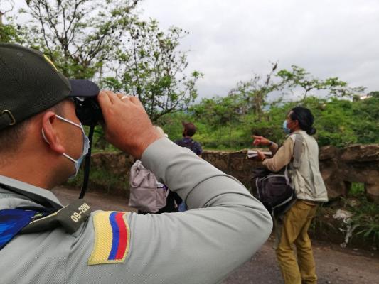 Policías_y_turistas_celebramos_el_Global_Big_Day_en_Santander_3