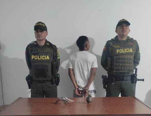 Capturado un hombre y aprehendido un adolescente portando una granada y un arma de fuego