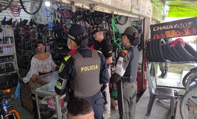 Policía comunitaria realiza campañas en el sector comercio 