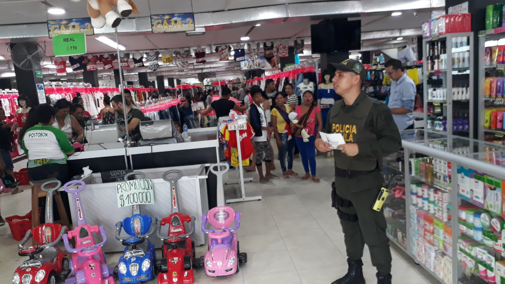 Policía lanza campaña para prevenir atracos por pago de prima de navidad