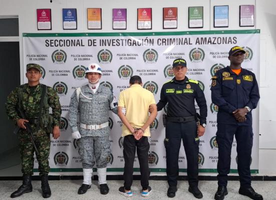 Funcionarios p&uacute;blicos  de la Polic&iacute;a Nacional,  el Ej&eacute;rcito Nacional, la Armada de Colombia y la Fuerza Aeroespacial Colombiana, con un capturado