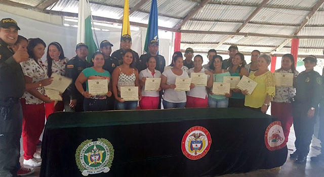 La Policía Nacional-graduó a 18 mujeres-como promotoras de convivencia-en el Meta