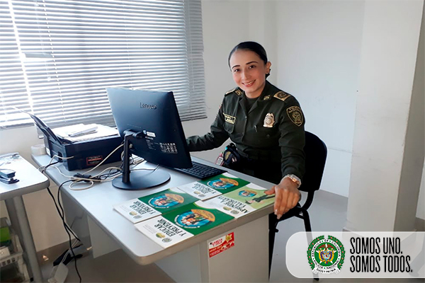 pPatrullera Edna, una mujer con carisma para enseñar