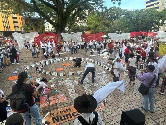 Entrega de estatuillas a policías víctimas del conflicto armado en el Departamento de Magdalena