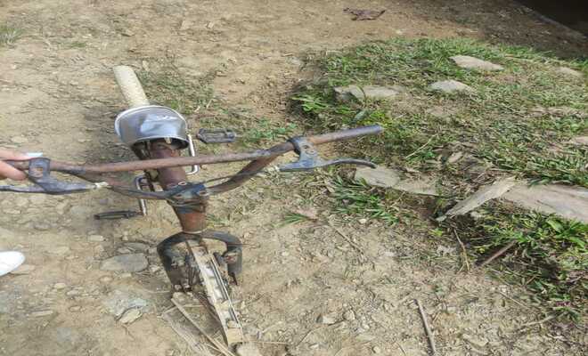 ¡Linda labor! Niño campesino en zona rural de Villahermosa vio cumplido el sueño de tener una nueva bicicleta.