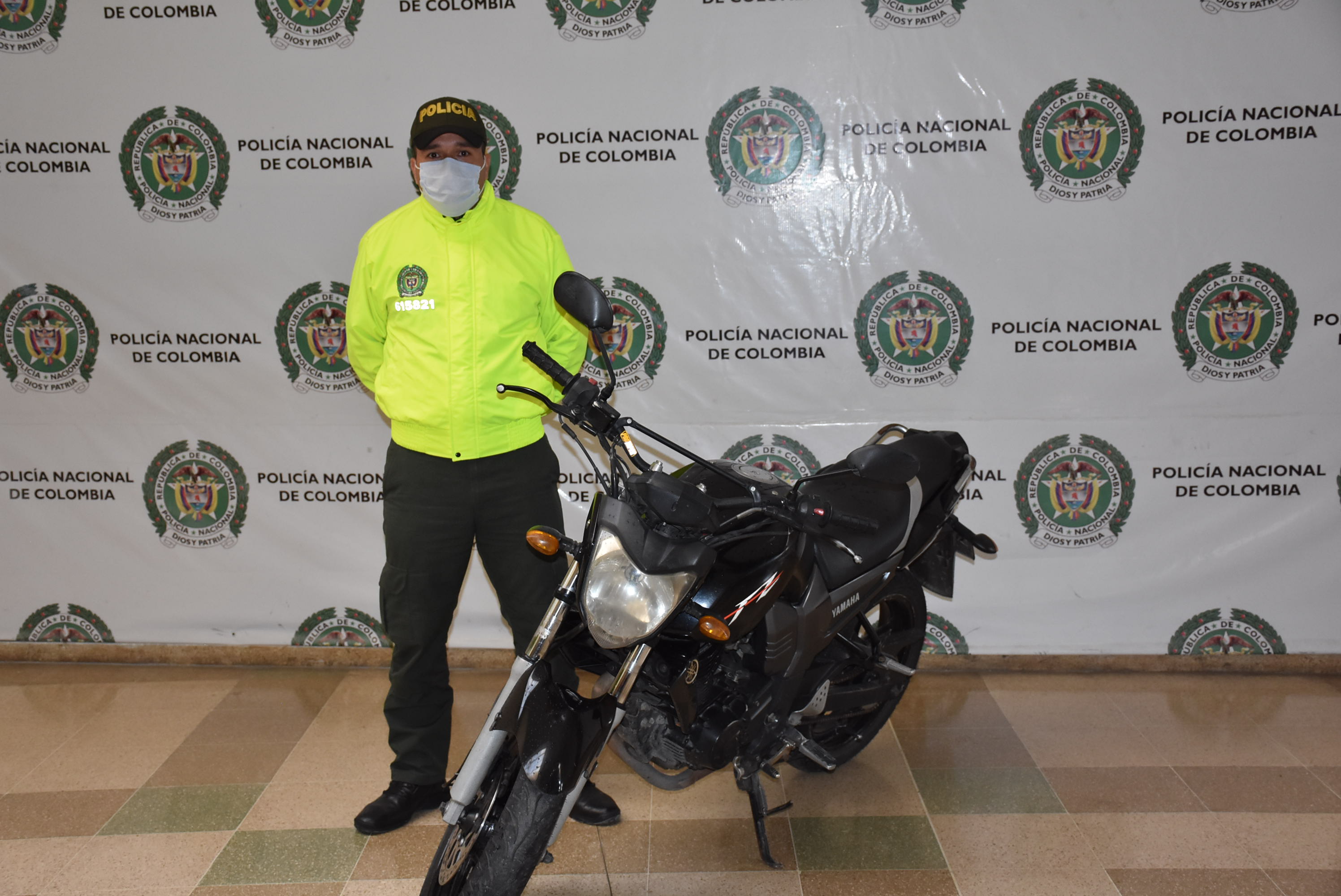 Recuperamos dos motocicletas en Armenia con dos capturados