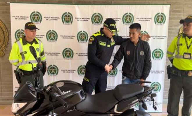 Entrega de motocicleta hurtada