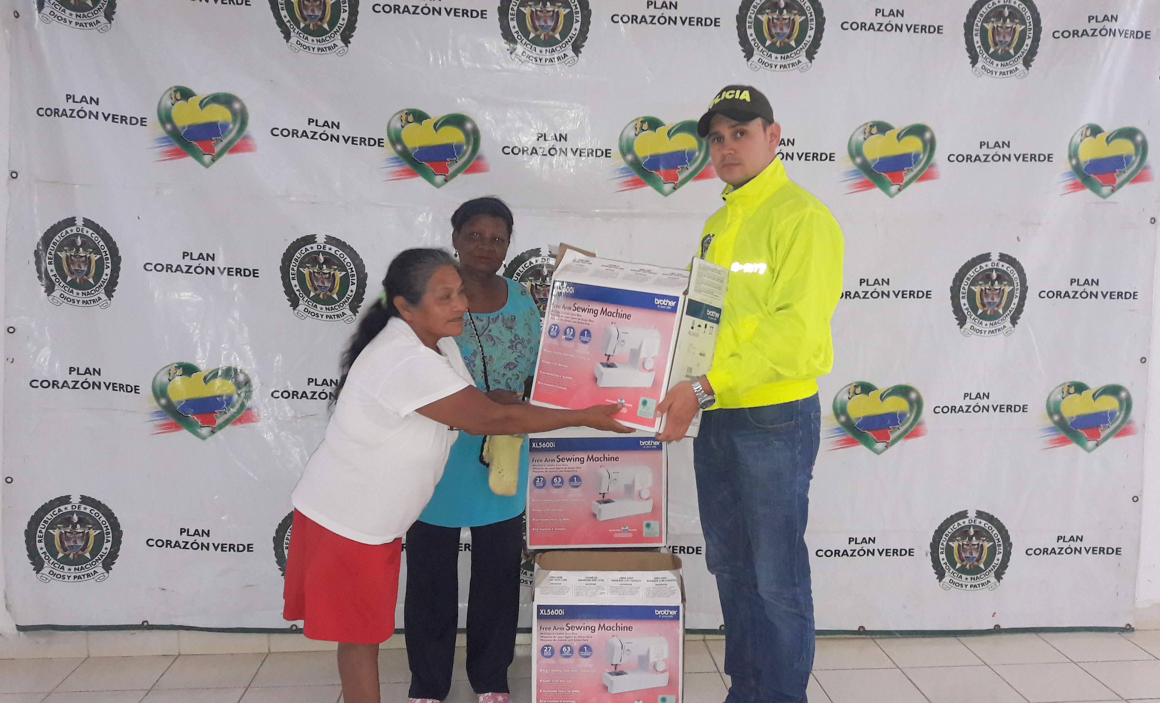 Policía Nacional en Mitú recuperó tres máquinas de coser, propiedad de abuelos indígenas