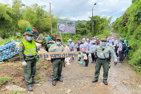 Acción interinstitucional para recuperar la ribera del río Otún.