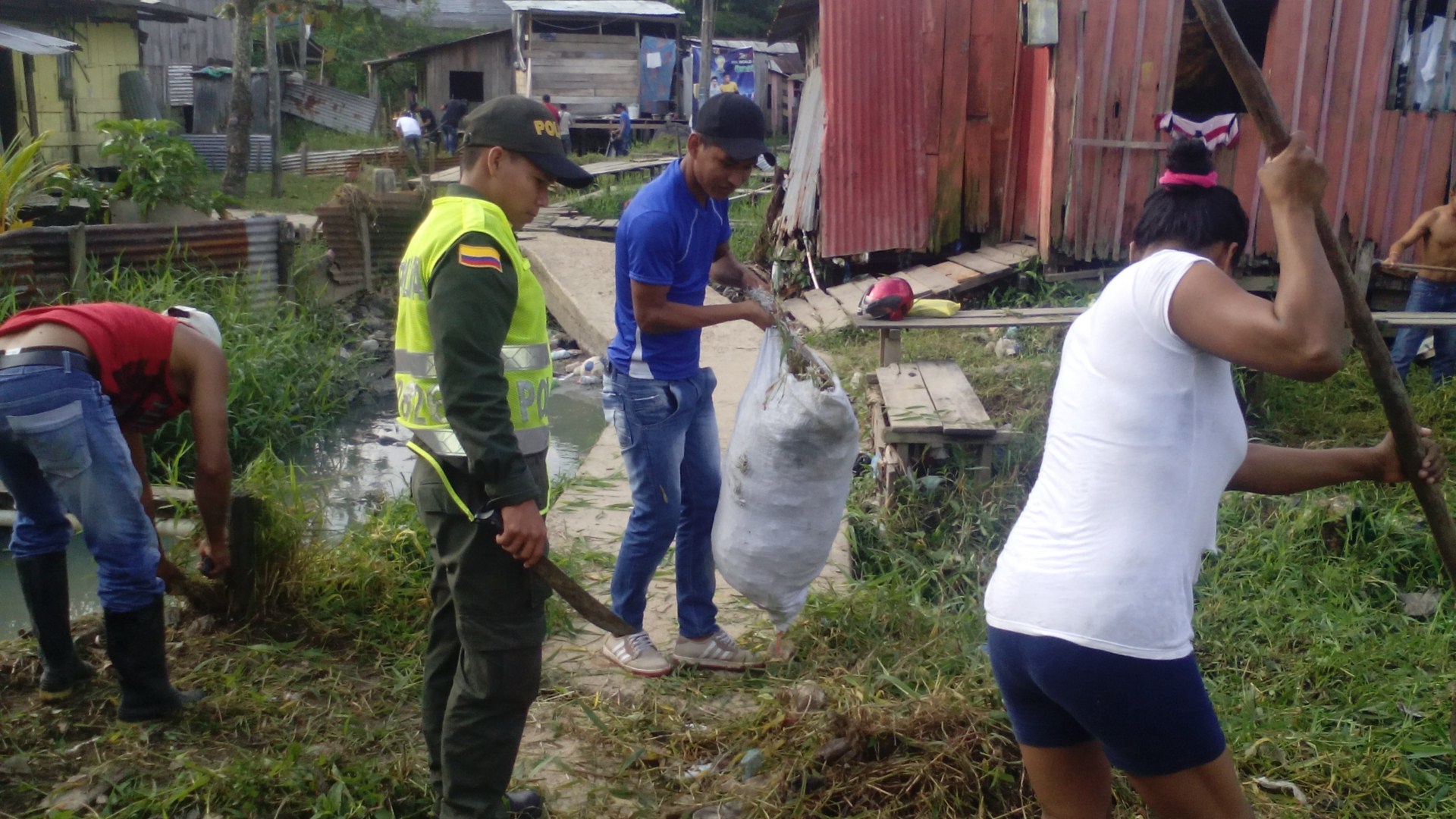 jornada de ornato en barrio de la ciudad 