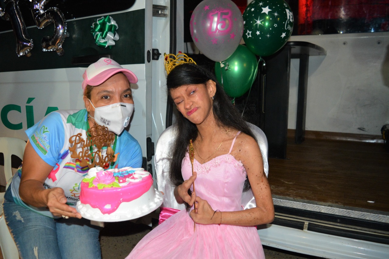 “Reina de colores”, la linda quinceañera de Magangué 