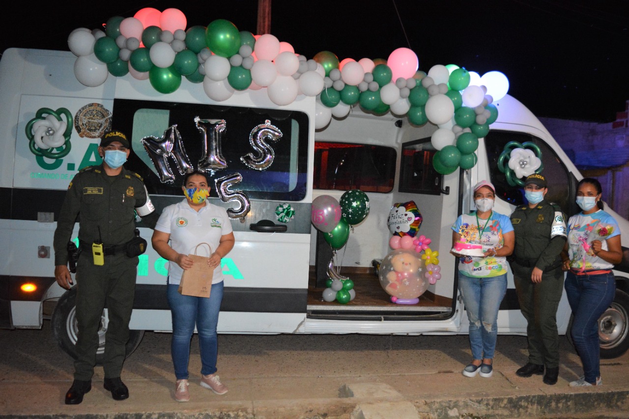 “Reina de colores”, la linda quinceañera de Magangué 