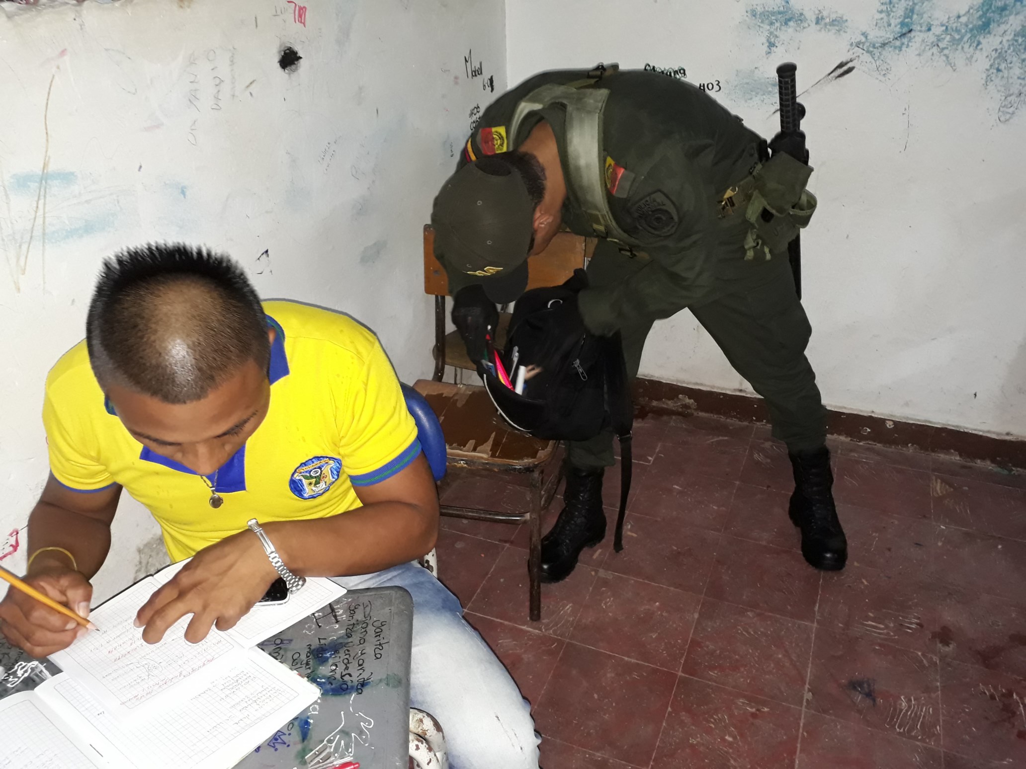 769 estudiantes fueron sorprendidos por la policía en la noche al interior de su colegio 