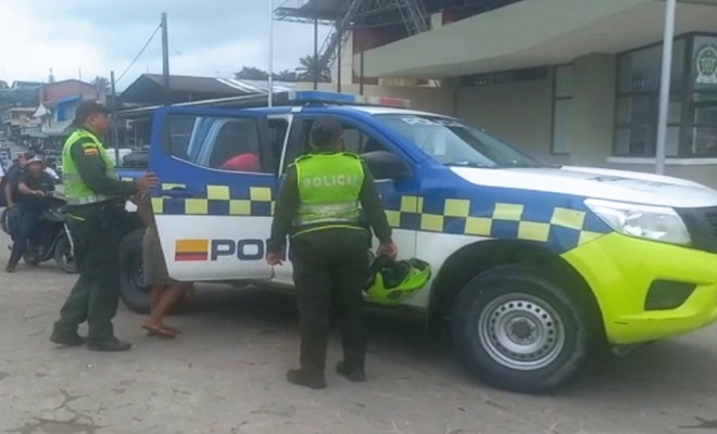 Recatadas niñas abandonadas en un bote 