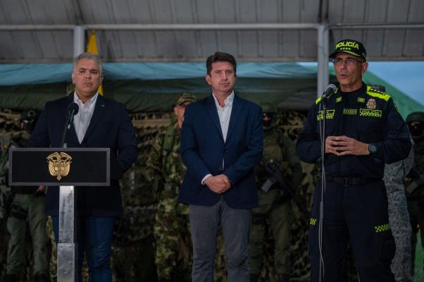 Presidente de la Republica, Ministro de Defensa y Director General de la Policía Nacional rueda de prensa