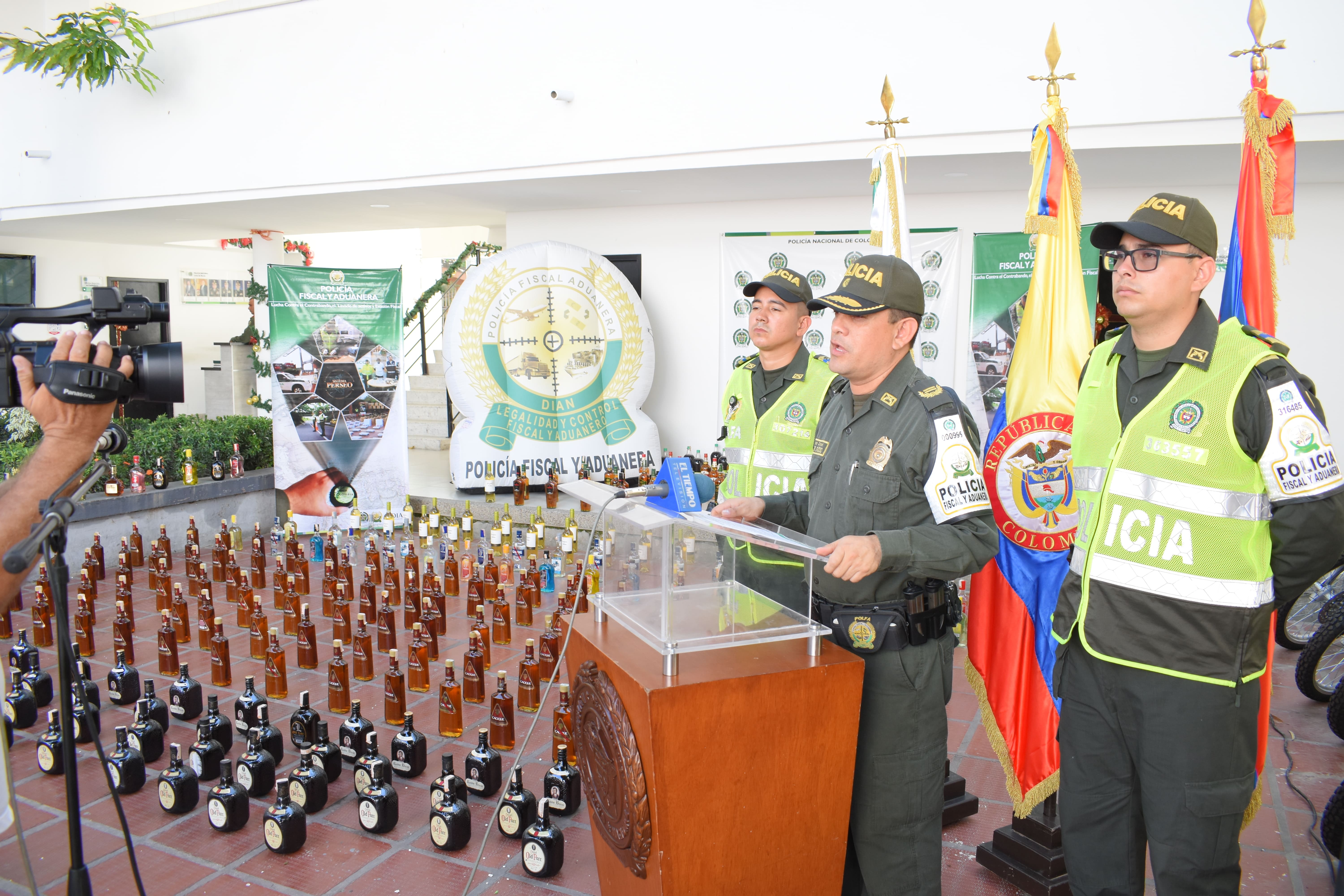 POLFA-navidad-licor-contrabando-magdalena-zona bananera-wisky-ron-incautacion de licor-rueda de prensa