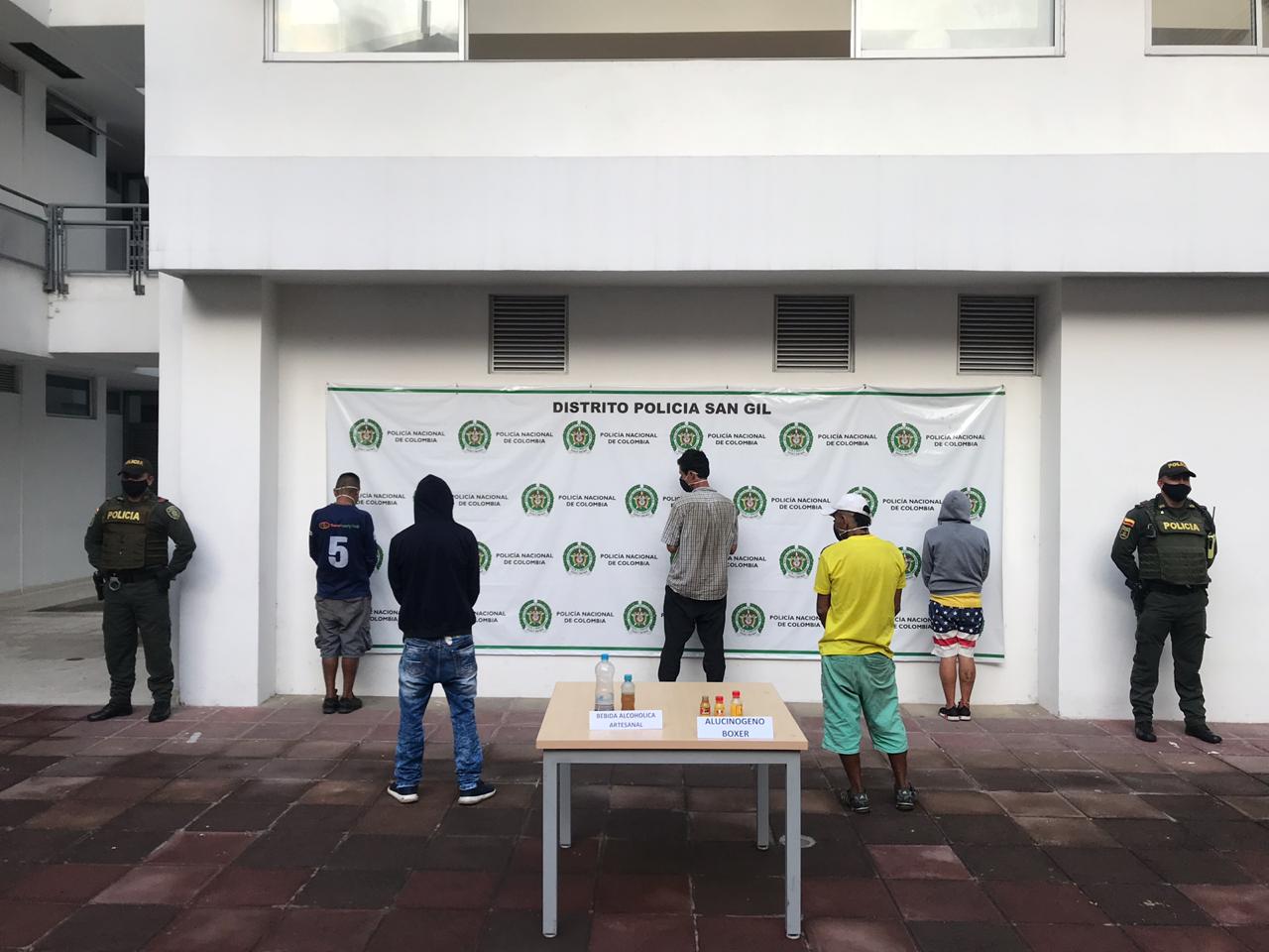 cinco personas por infringir el aislamiento preventivo obligatorio