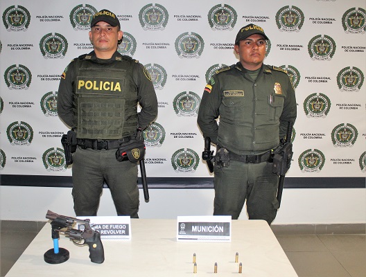 En Simpson Well, una persona capturada y una aprehendida por el delito de porte ilegal de armas de fuego 