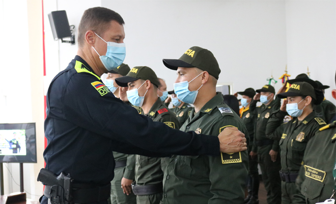 994 hombres y mujeres en el grado de Patrullero