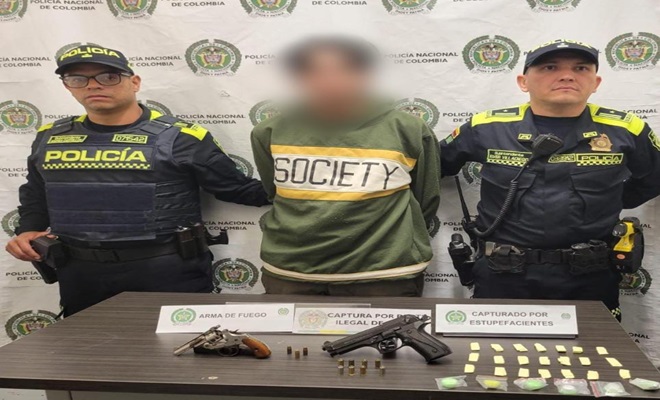Capturado con 2 armas de fuego y estupefacientes.