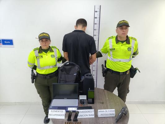 Sujeto que tenía en su poder un arma de fuego y otros elementos hurtados, fue capturado por la Policía 
