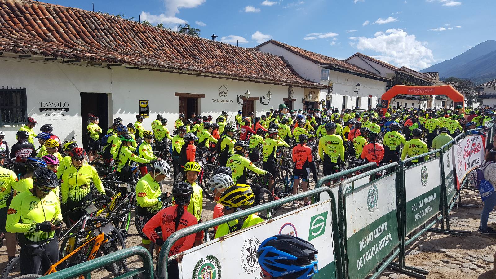 Segunda Travesía por el bienestar de mi Policía en Villa de Leyva