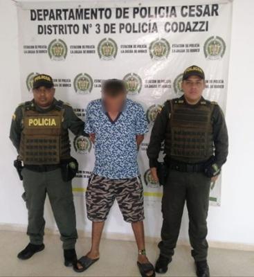 Un hombre es capturado por el delito de violencia intrafamiliar