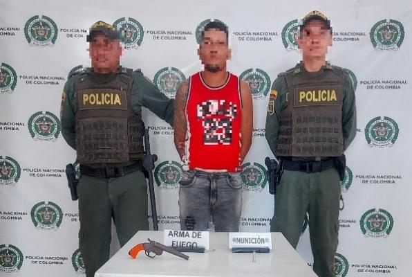 Capturado custodiado por uniformados