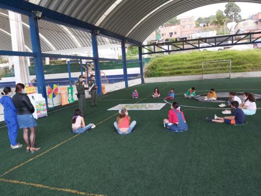 Una_policía_que_piensa_en_el_futuro_y_reconoce_en_la_educación_el_más_grande_tesoro_3