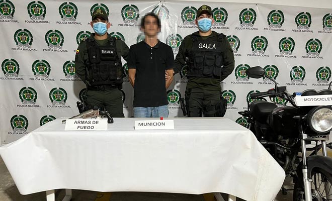 El capturado presenta anotaciones por hurto y lesiones personales. 