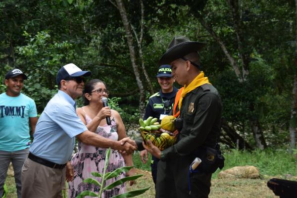 Trabajo coordinado de la Policía y la Embajada de los Estados Unidos por la convivencia y desarrollo rural.