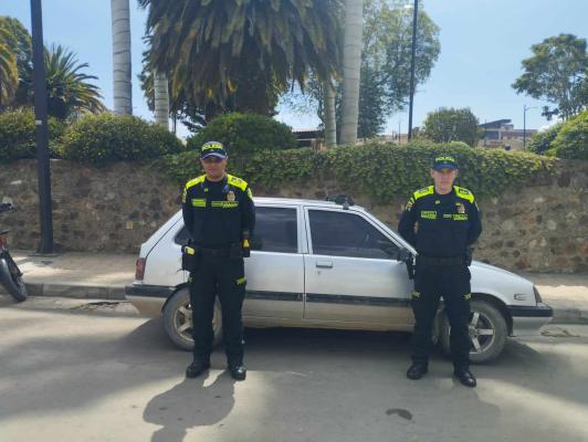 Policías_ Recuperación_vehículo  