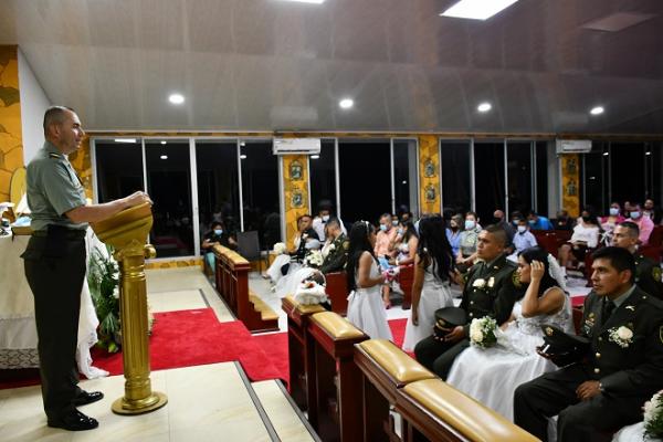 Policías casándose 